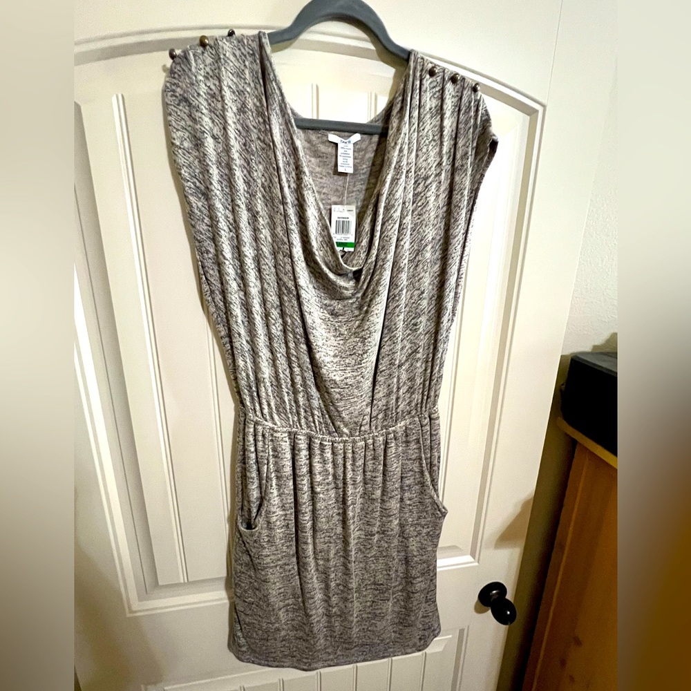 NWT Bar lll very light pink and heather grey color, size L